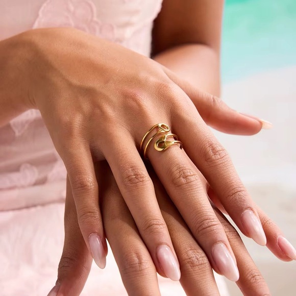 18K Gold Plated Safety Pin Ring - Picture 4 of 6